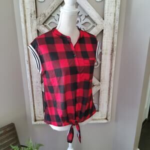 No Boundaries Women's Junior Sleeveless Button Tie Front Buffalo Plaid Checked